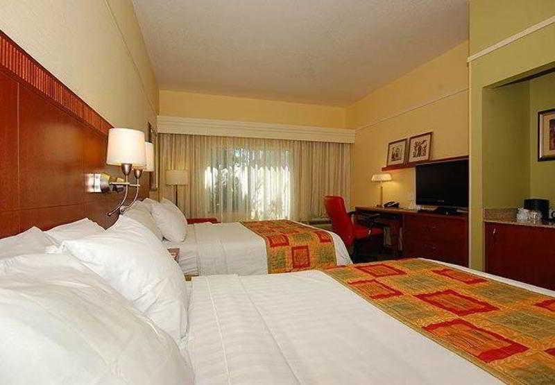Courtyard By Marriott Merced Bagian luar foto