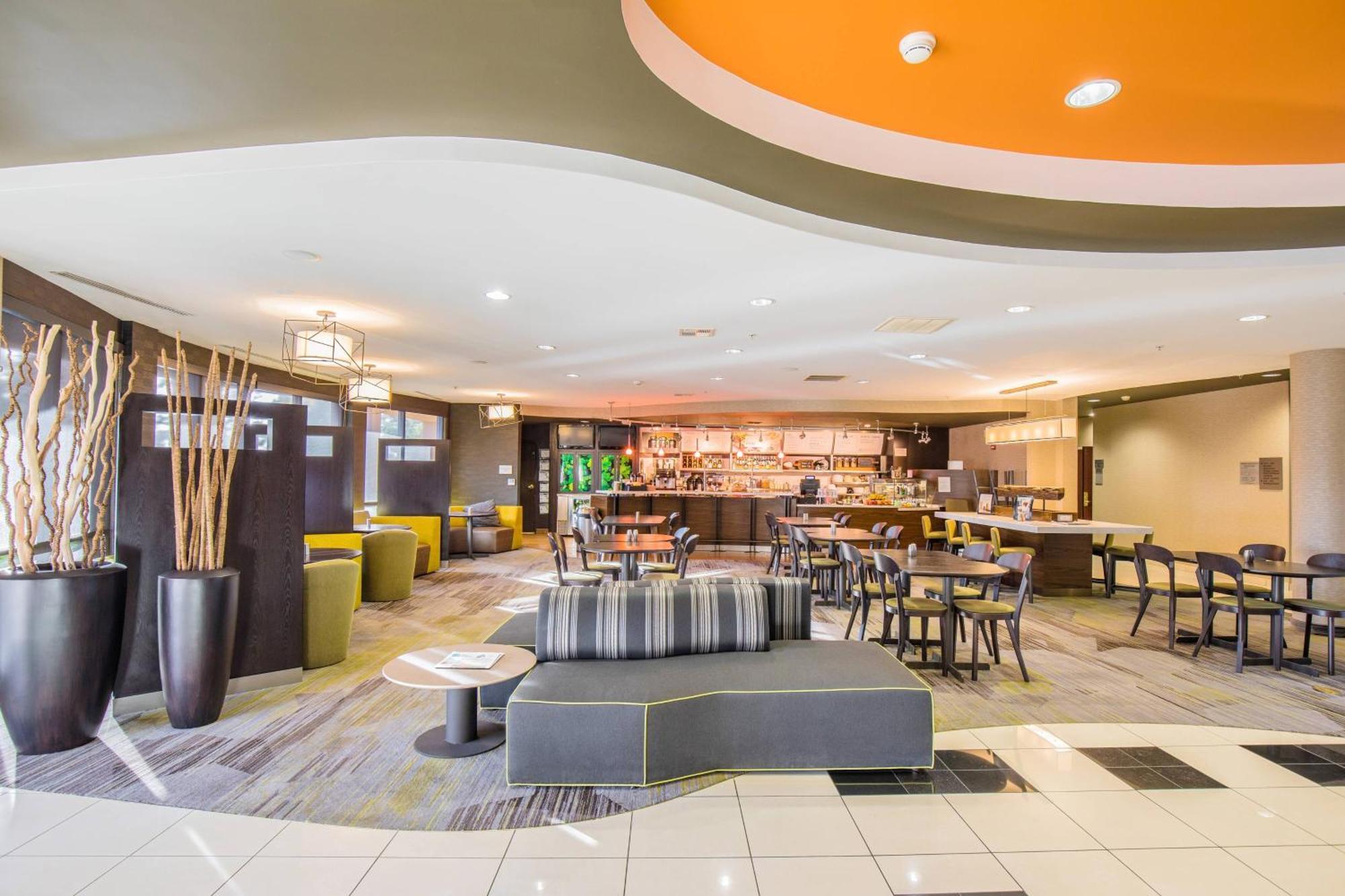 Courtyard By Marriott Merced Bagian luar foto