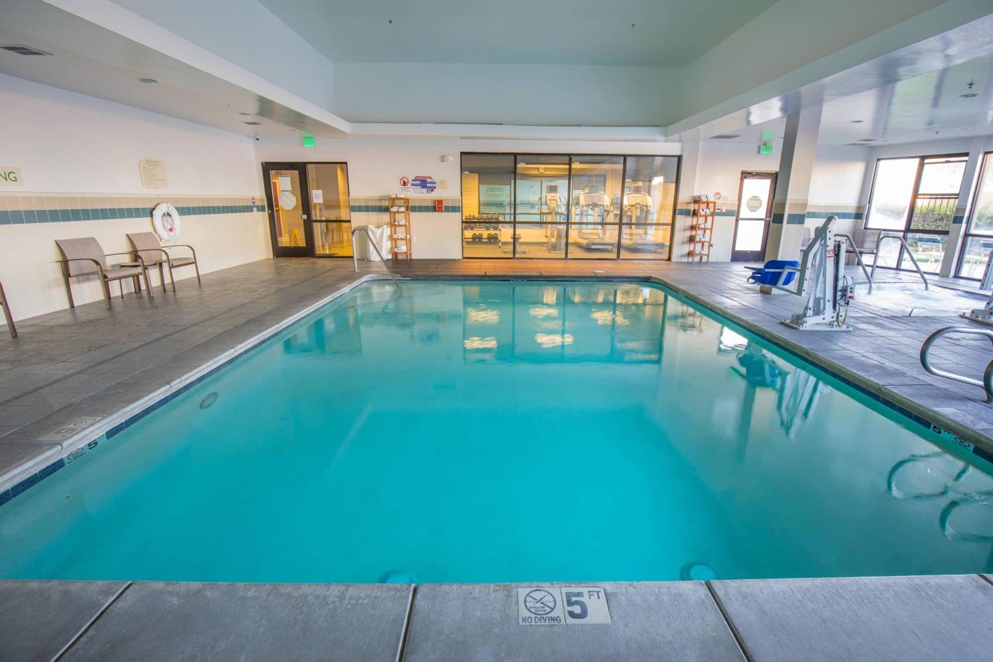 Courtyard By Marriott Merced Bagian luar foto