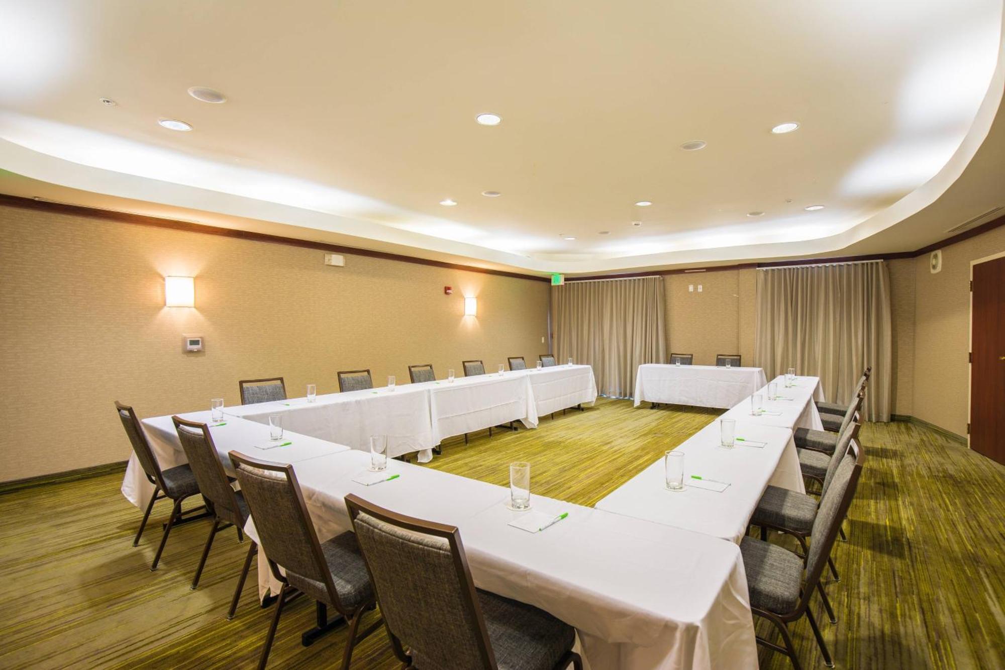 Courtyard By Marriott Merced Bagian luar foto