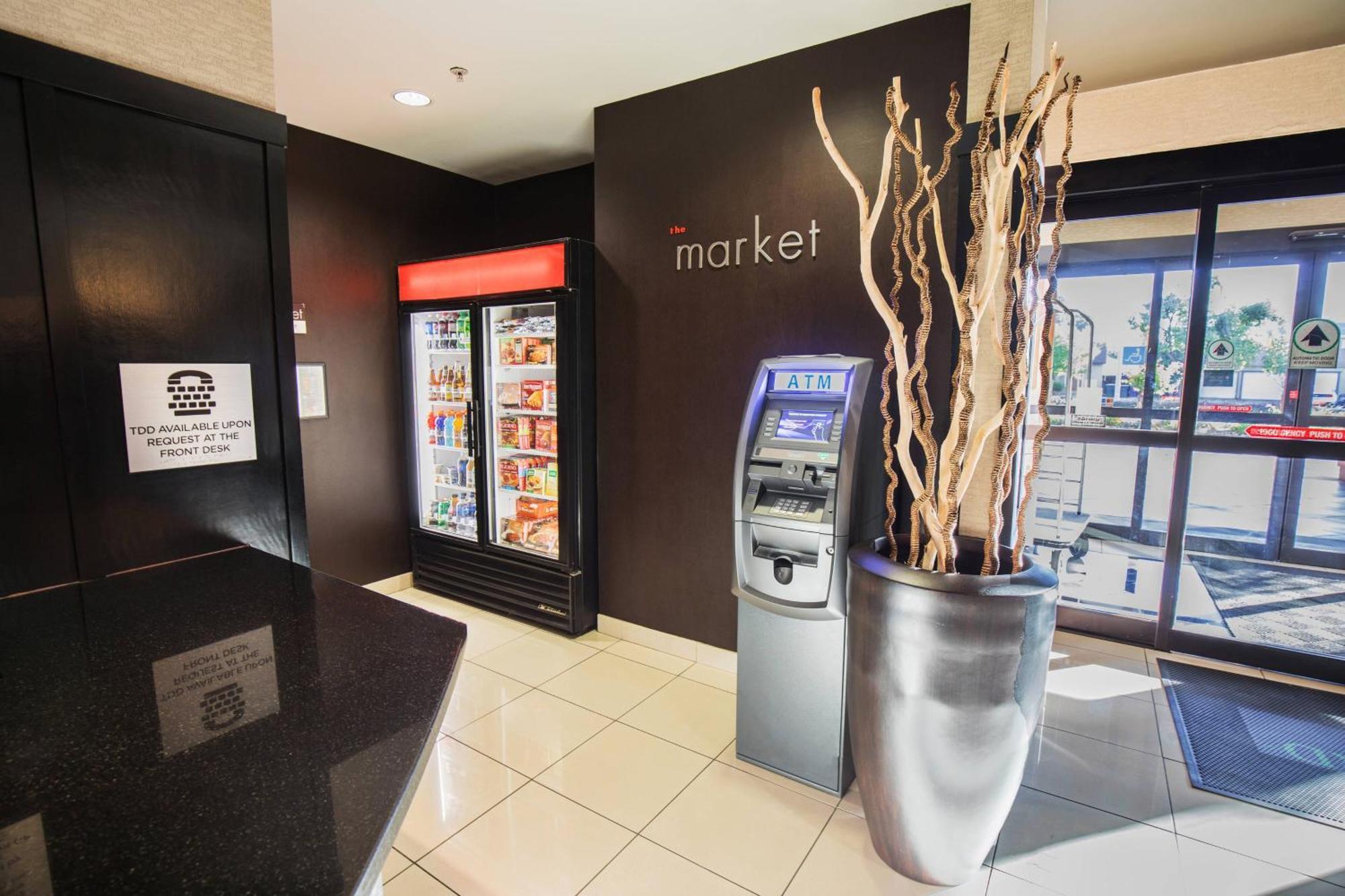 Courtyard By Marriott Merced Bagian luar foto