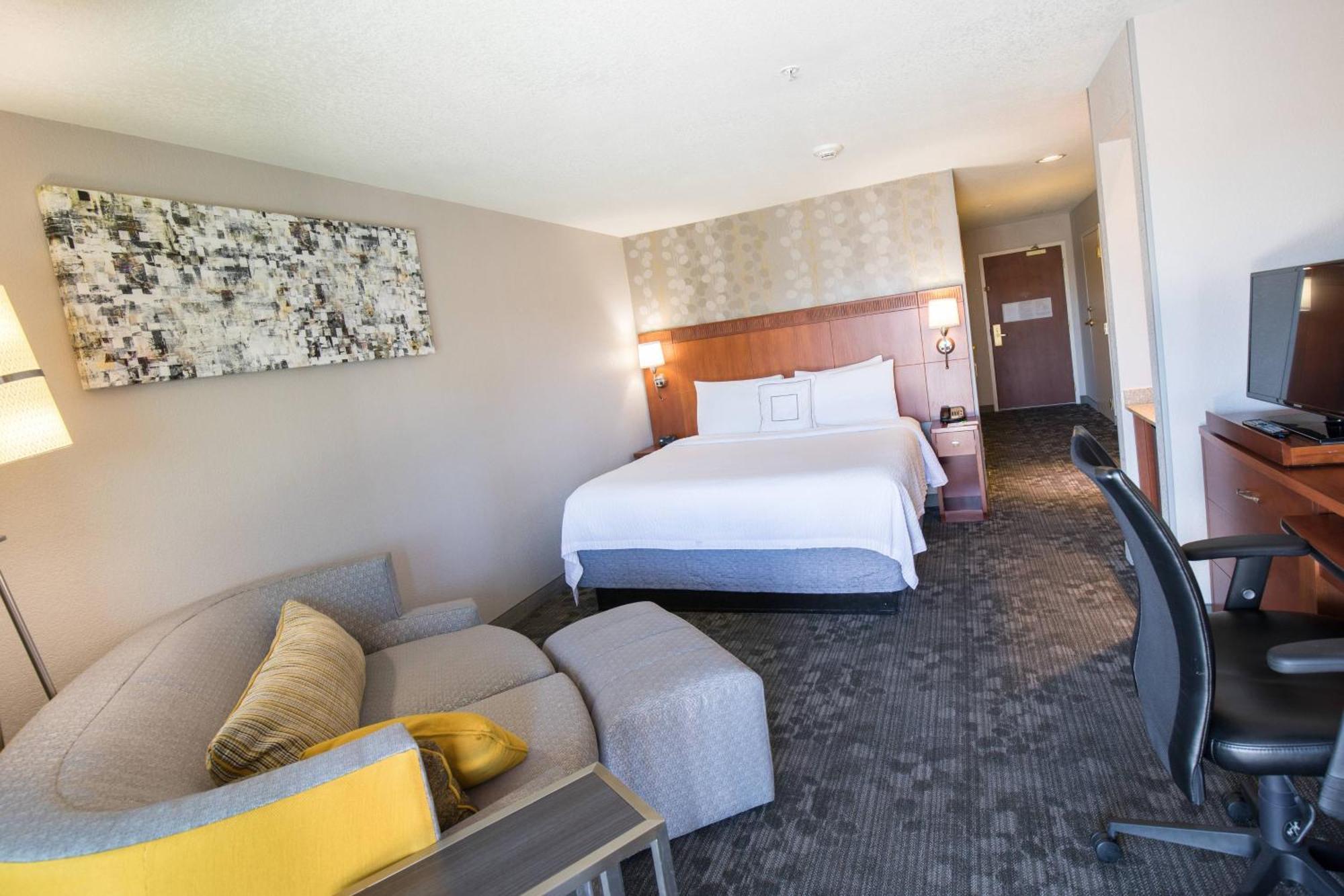 Courtyard By Marriott Merced Bagian luar foto