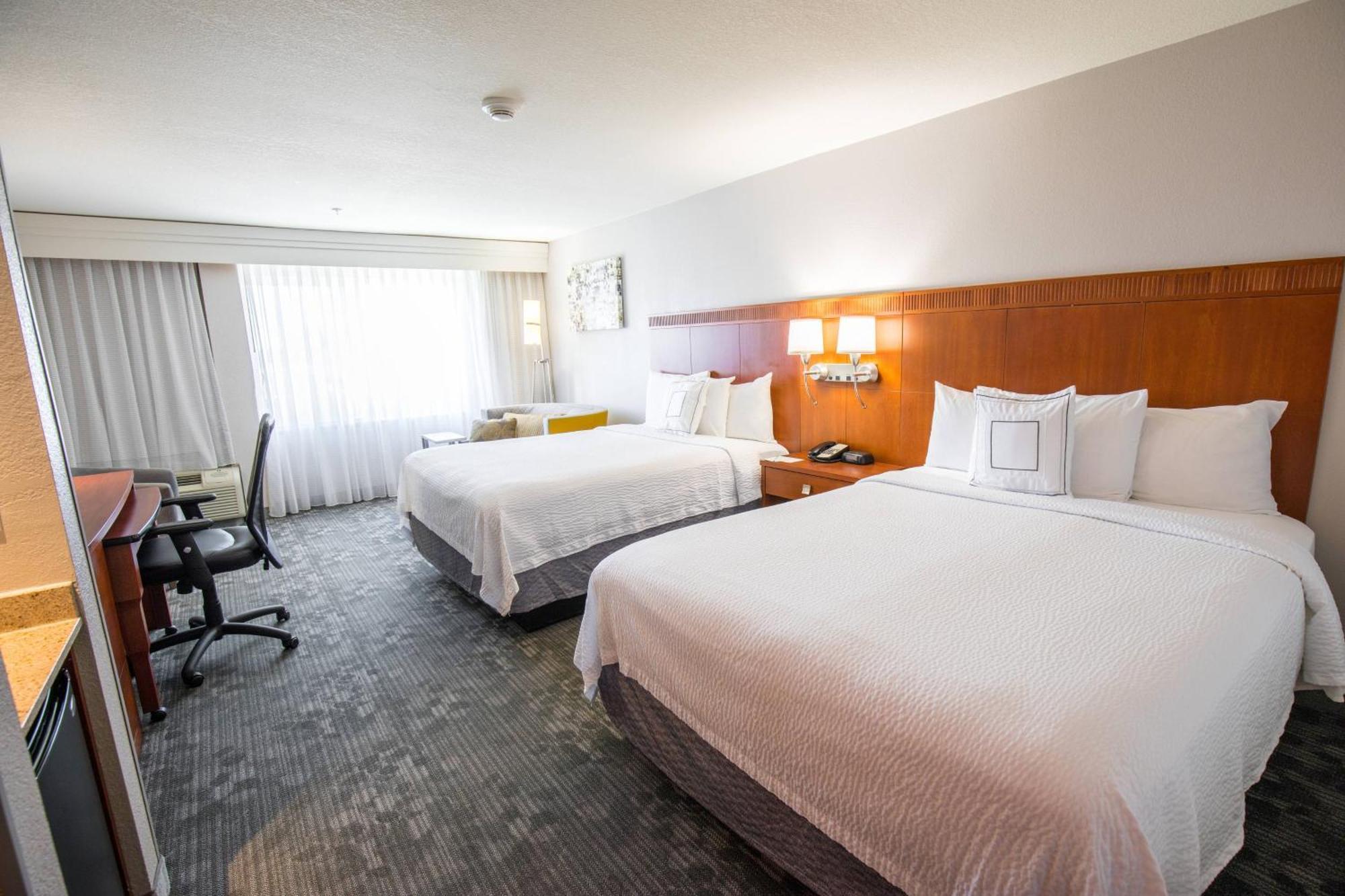 Courtyard By Marriott Merced Bagian luar foto